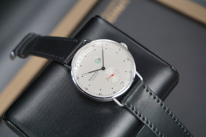 Nomos Metro Datum Gangreserve