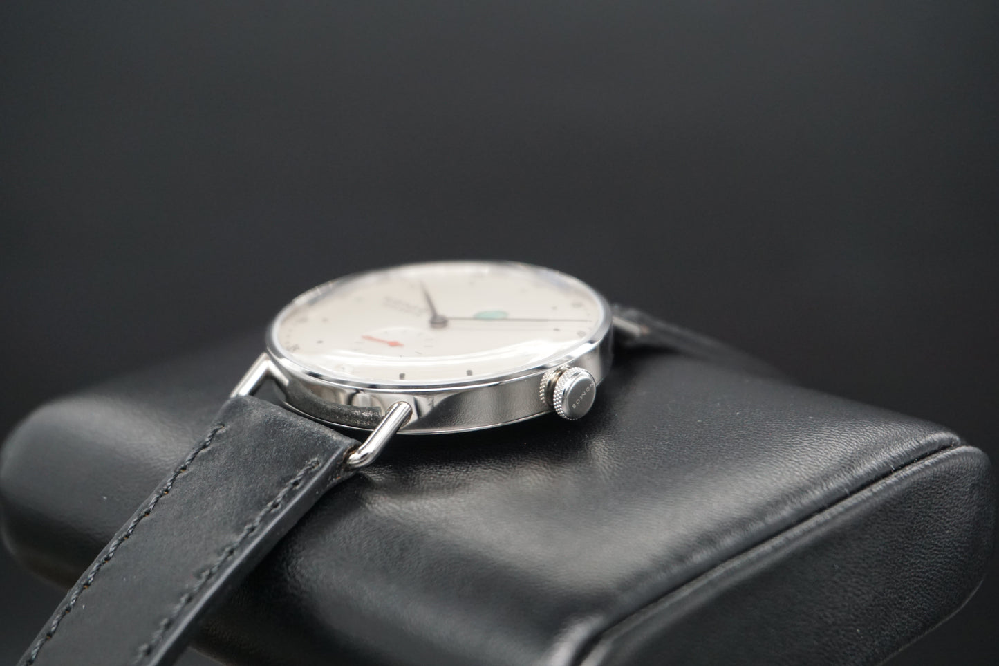 Nomos Metro Datum Gangreserve